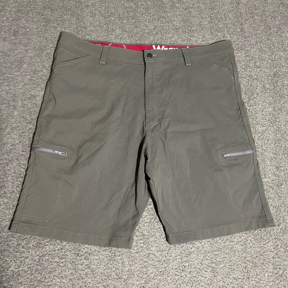Wrangler ATG Mens Outdoor Cargo Shorts Gray Size 42 Nylon Stretch 112353306 Work